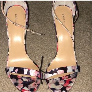 ⭐️⭐️ Floral Heels ⭐️⭐️